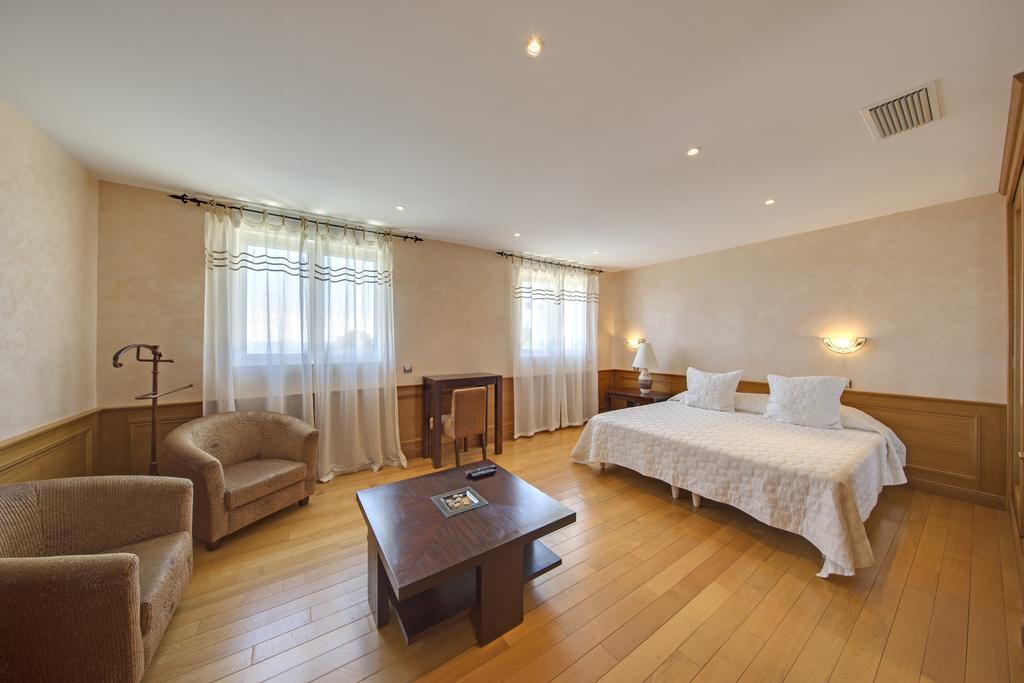 Domaine Du Mont Leuze Villa Villefranche-sur-Mer Bagian luar foto